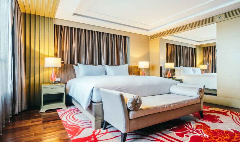 How Luxury Hotel Furniture Influences Guest Reviews & Loyalty