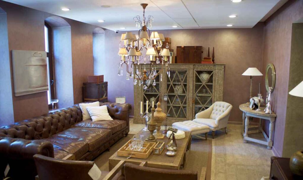 Modern vs Classic Hotel Furniture: What Suits Luxury Properties Best
